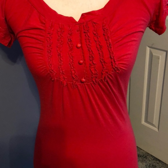 GUC Guess red T-shirt w/ruffled bib - Picture 2 of 4